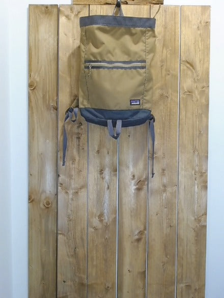 Brown and blue Patagonia Gear, O/S
