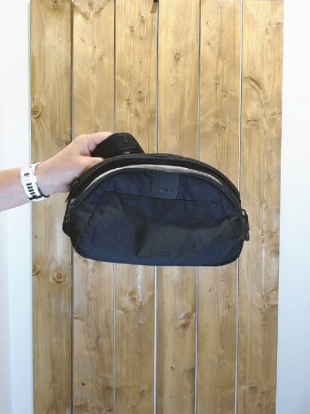 Black Pacsafe Gear, OS